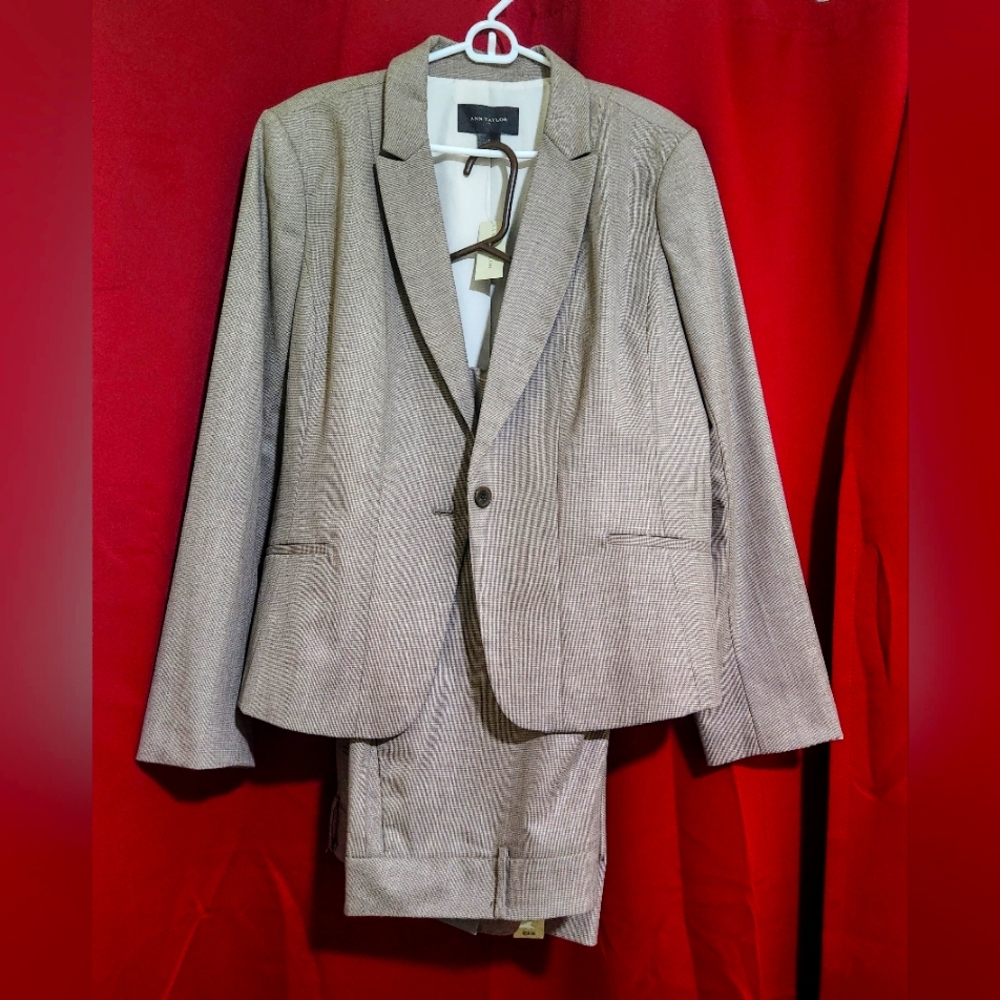 Ann Talor Business Suit Size 18 Tan/Brown, New with Tags